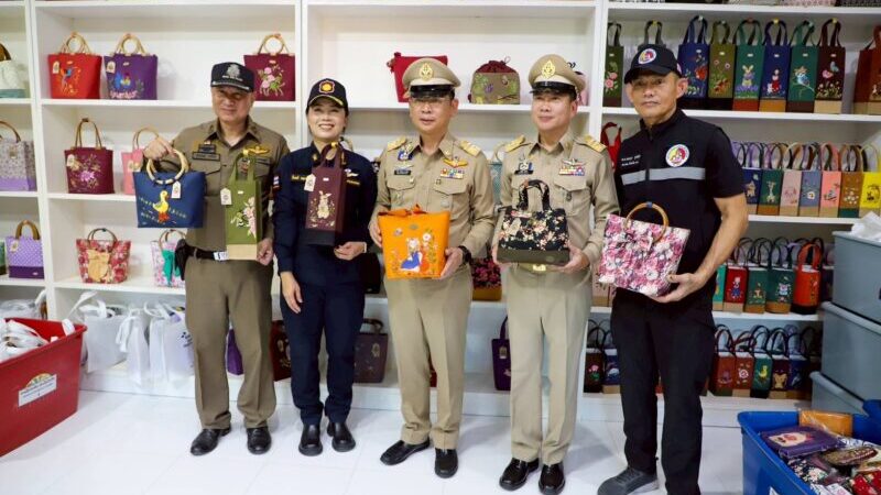 กำแพงเพชร/////รองผู้ว่าฯ กำแพงเพชร นำกำลังจู่โจมตรวจค้นเรือนจำกลาง เยี่ยมชมการฝึกอาชีพสร้างรายได้คืนคนดีสู่สังคม