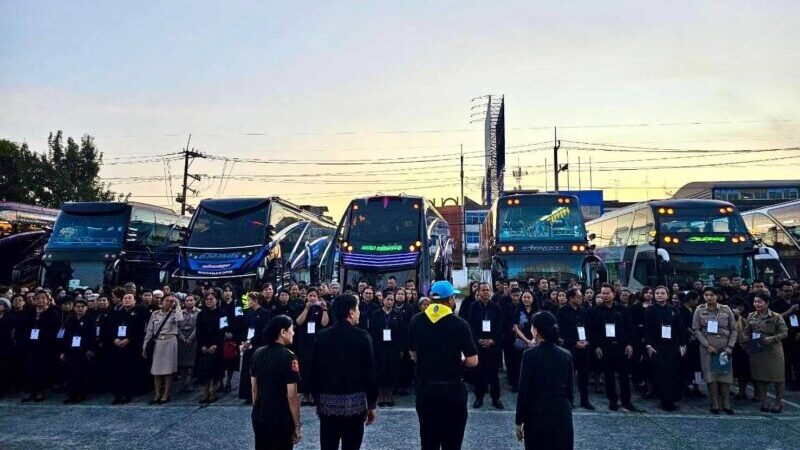 ชาวชลบุรีร่วมอาลัย “พระพันปีหลวง”นายนริศ นิรามัยวงศ์ ผู้ว่าราชการจังหวัดชลบุรีมอบหมาย นายอดิเรก อุ่นโอสถ รองผู้ว่าราชการจังหวัดชลบุรี พบปะทักทายชาวจังหวัดชลบุรีกว่า 787 คน