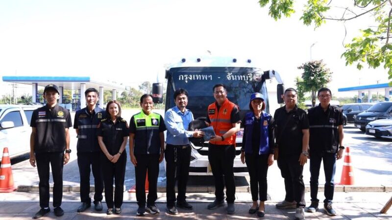 รองผู้ว่าฯชลบุรี ลงพื้นที่ตรวจเยี่ยมจุดตรวจ–จุดบริการอำนวยความสะดวกให้ประชาชนช่วงเทศกาลปีใหม่