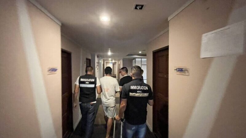 หนีไม่ทัน! ตม.สงขลา ร่วมกับตำรวจ สภ.หล่มเก่า และ กก.สส.ภ.จว.เพชรบูรณ์ รวบม้ารับ-ส่ง เงินแกงค์คอลเซนเตอร์ข้ามชาติ หลังออกหมายจับวันเดียว