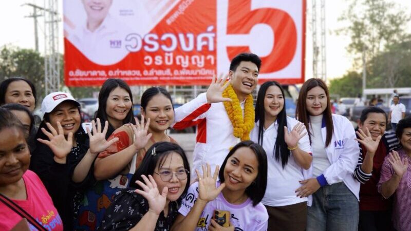 จังหวัดลพบุรี – คึกคักผู้พรรคเพื่อไทยเปิดเวทีปราศรัยชี้นโยบายโดนใจประชาชน