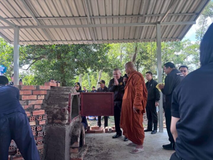 รัฐมนตรีว่าการกระทรวงยุติธรรม ลงพื้นที่จังหวัดสงขลา ติดตามการก่อสร้างและส่งมอบเตาเผาขยะไร้มลพิษ มุ่งแก้ปัญหาขยะหลังน้ำท่วม