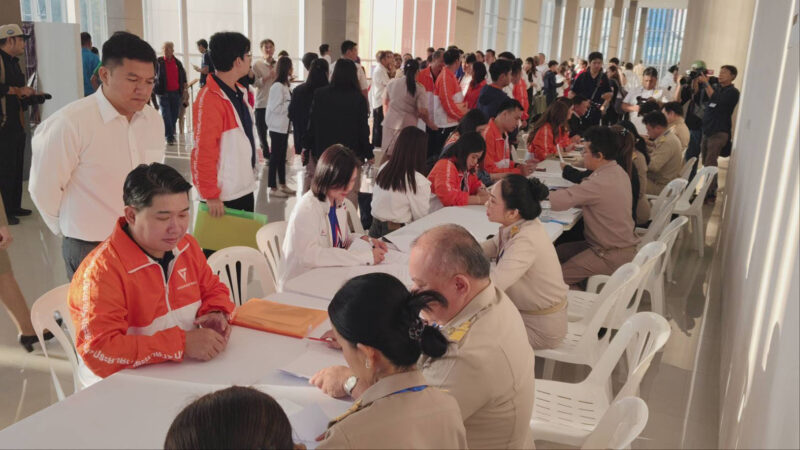 สมัคร สส.สมุทรปราการ คึกคัก พรรคใหญ่ส่งผู้สมัครครบ 8 เขต กองเชียร์แห่ให้กำลังใจแน่น