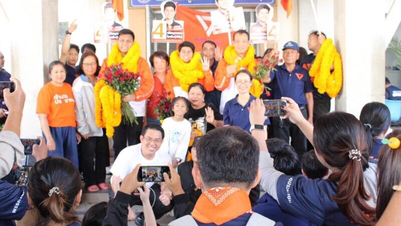 จ.จันทบุรี – รับสมัคร สส.วันแรกคึกคัก กองเชียร์ล้นสนง.กกต.จังหวัด