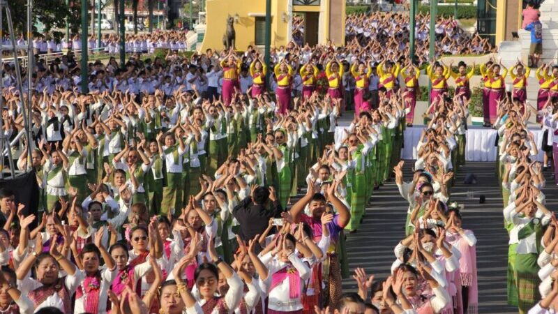 ร้อยเอ็ด – จัดฉลองสมโภชเมือง ครบรอบ 250 ปี ยิ่งใหญ่อลังการ นางรำกว่า 25,250 คน จาก 20 อำเภอ