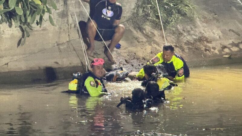 ปทุมธานี – กระบะขนแรงงานเมียนมาร์หลงทางพุ่งตกคลอง 13 ดับแล้ว 3 สูญหายอีก 3