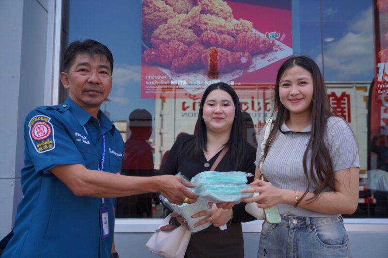 มูลนิธิป่อเต็กตึ๊ง ห่วงใยสุขภาพประชาชนในส่วนภูมิภาค ลงพื้นที่ 3 จังหวัดภาคอีสาน แจกจ่ายหน้ากากอนามัยแก่ประชาชน ฝ่าวิกฤตมหันตภัยจมฝุ่นพิษ [PM2.5เกินมาตรฐาน]