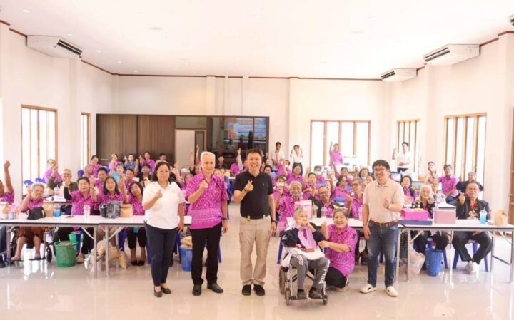 นายอำเภอคลองเขื่อน ร่วมกิจกรรมสร้างพลังใจผู้สูงอายุตำบลบางโรง