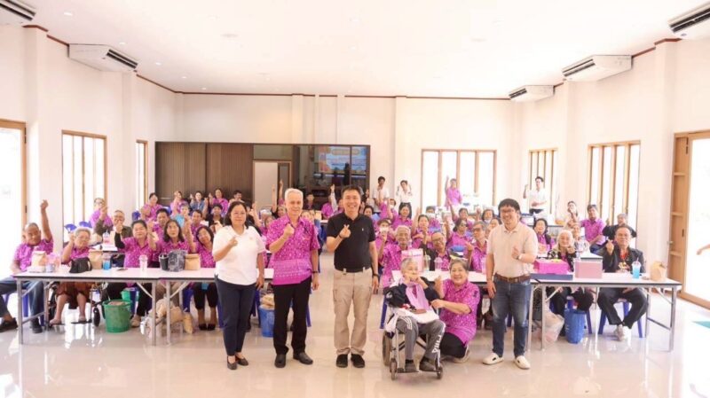 นายอำเภอคลองเขื่อน ร่วมกิจกรรมสร้างพลังใจผู้สูงอายุตำบลบางโรง
