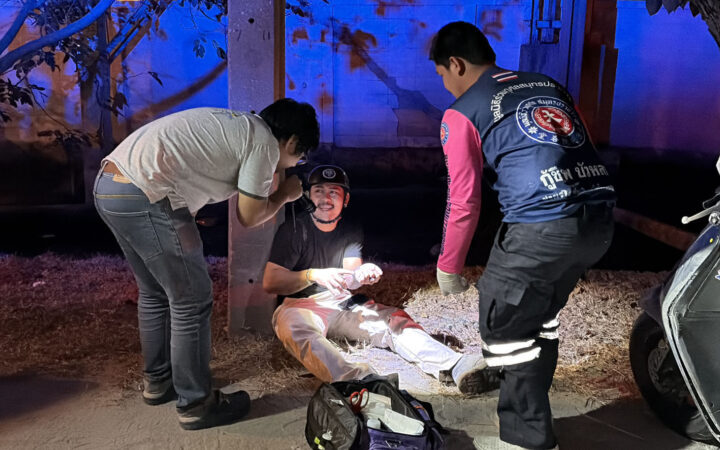 หนุ่มวัย 22 ดื่มเล็กน้อย เปิด จีพีเอส หลบด่าน มัวแต่มองมือถือไม่ทันเห็นลูกระนาด รถเหินล้มเจ็บ