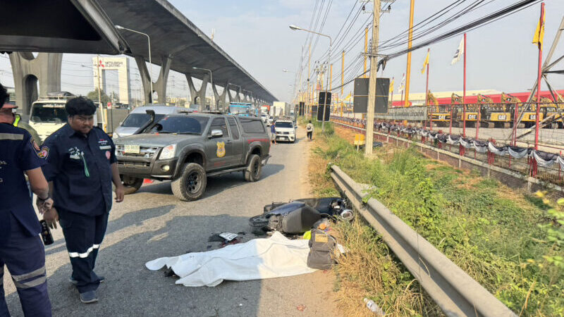 สาวบางโฉลงกลับไม่ถึงบ้านถูกรถพ่วง18ล้อทับหัวแหลกคาหมวกกันน็อก