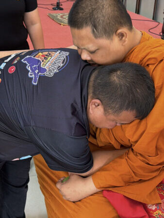 ฮือฮากลางงานศพ พระลูกวัดผีเข้า อ้างเป็นผู้ตาย สั่งเสียญาติกลางพิธี