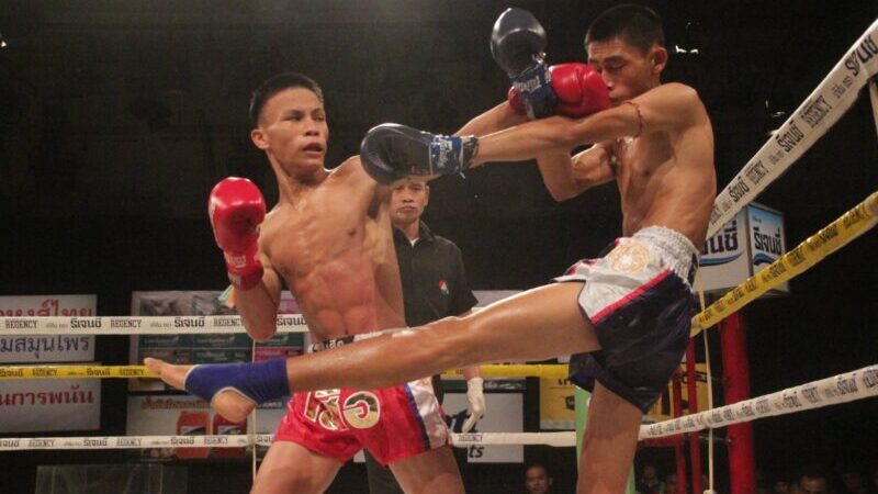 “พรเพชร ท็อปแฟรี่ยิม” ถล่มอาวุธใส่ “เพชรอนันต๋ สวนน้ำธารคีรี” ชุดใหญ่ชนะทีเคโอ ยก 2 ศึก “มวยรอบปูนเสือ มวยไทยพันธุ์แท้ ครั้งที่ 25” สาย B