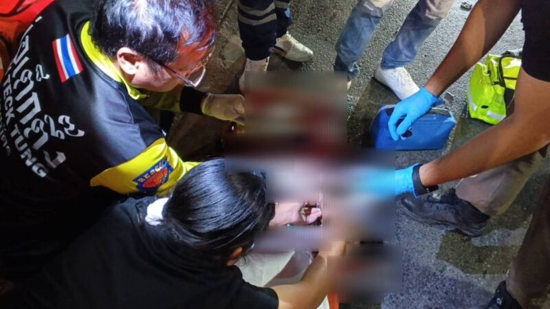 จยย.เฉี่ยวชนหน้าปากซอยประชาอุทิศ 69 เจ็บ 3 ราย หญิงสาหัส 1 ราย ( มีภาพกล้องวงจรปิดขณะเกิดเหตุ )