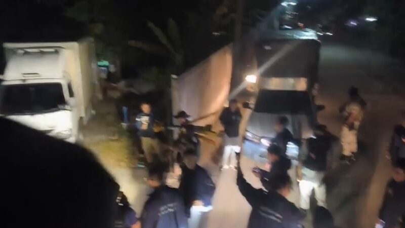 ฝ่ายปกครองเปิดปฏิบัติการ “สิงห์ตะปบเหยื่อ” บุกค้น 4 จุด .ตรวจยึดบุหรี่ล็อตใหญ่กลางเมืองหาดใหญ่ พบของกลางจำนวนมากทั้งในร้านค้าและโกดัง