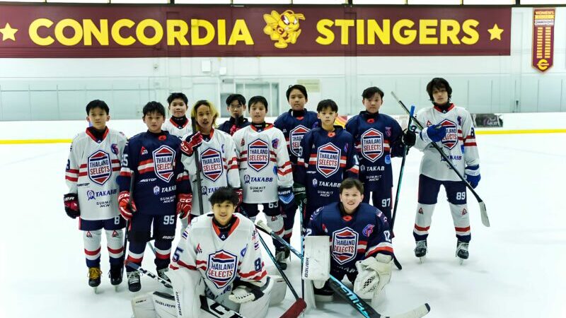 ทีมฮอกกี้น้ำแข็ง “ไทยแลนด์ ซีเล็กต์ส รุ่นพี-วี” ปลื้ม ได้ห้าตะขาบ หุนนแข่ง ควิเบก อินเตอร์เนชั่นแนล ที่แคนาดา
