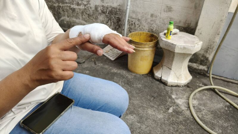 ปทุมธานี หนุ่มใหญ่ซิ่ง จยย.ยกล้อ เสียหลักพุ่งชนแม่ลูกเจ็บ ก่อนหลบหนี