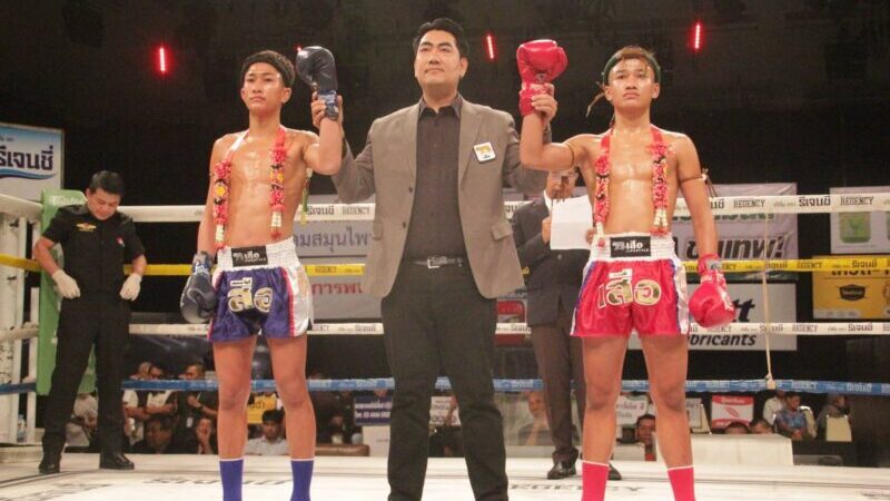 ถลุงไม่ยั้ง! “ยอดเพชร” ชนะคะแนน ส่วน “แสงทองน้อย” ชนะน็อกยก2 ศึก “มวยรอบปูนเสือ มวยไทยพันธุ์แท้ ครั้งที่ 25” สาย D