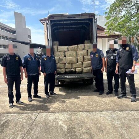 กรมศุลกากร ตรวจยึด “น้ำมันปาล์ม” ลักลอบนำเข้า จำนวน 2,550 กิโลกรัม มูลค่ากว่า 1 แสนบาท