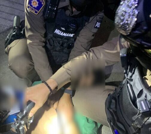 ตำรวจ สน.หัวหมาก จับนักเรียนช่าง พกปืนไทยประดิษฐ์พร้อมกระสุน หน้าโรงเรียนย่านรามคำแหง