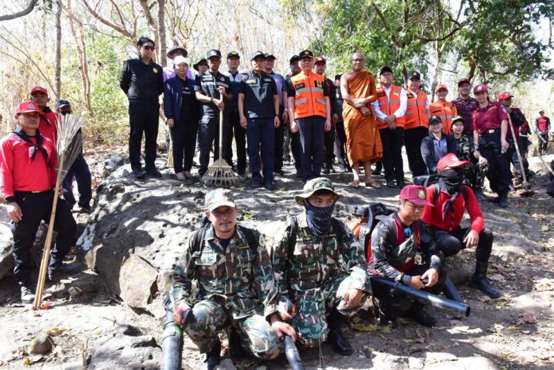 เมืองมุกดาหาร เปิดกิจกรรม จัดทำแนวกันไฟ ป้องกันไฟป่าและ PM 2.5