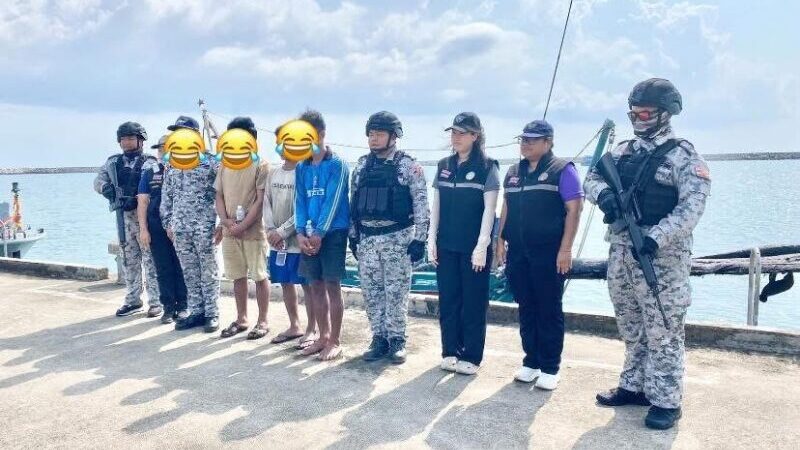 ตราด จับอีกแล้วเป็นรายวัน เรือ ต.996 รวบเรือเขมรทำประมงรุกล้ำน่านน้ำไทยเกือบ 2 ไมล์ทะเล วันนี้ ทัพเรือไทยคุมเข้มลาดตระเวนชายแดนทะเลต่อเนื่อง