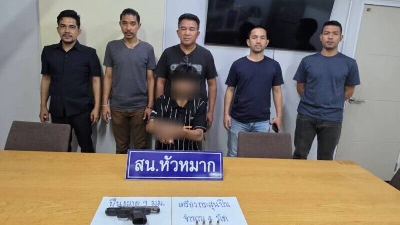 ตำรวจ สน.หัวหมาก จับหนุ่มวัย 23 พกปืน 9 มม. ยิงขึ้นฟ้าหลังทะเลาะวิวาท ซุกอาวุธในถังข้าวสารหลังร้านกัญชา