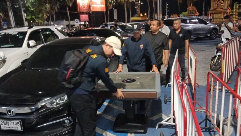 ตม.พัทยา บุกจับ 4 ชาวจีน ลักลอบตั้งวงไพ่นกกระจอกกลางเมือง