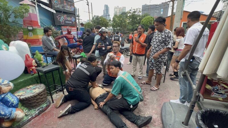 โจ๋ นัดอริเคลียใจคุยไม่ลงตัวชักมีดแทง 2 แผลดับสลด