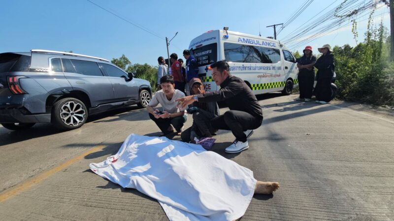 ปทุมธานี – ผู้สมัครสส.เจอเหตุลงช่วยหนุ่มขับจยย.ป้ายแดงชนท้ายกระบะ ร่างกระเด็นถูกรถอีกคันชนซ้ำเสียชีวิต