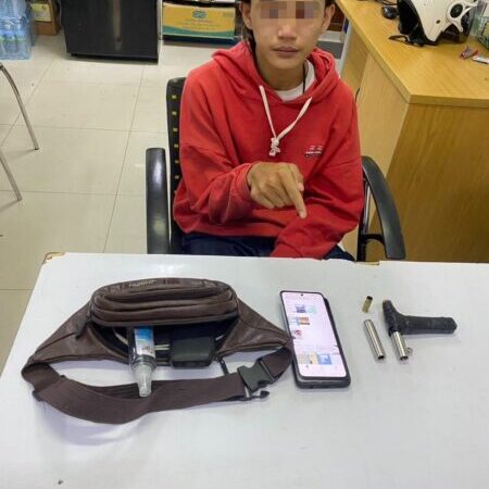 ปทุมธานี – ตร.จับเยาวชนหนุ่ม17 ปีหลังก่อเหตุยิงหัว ผจก.ร้านดังดับคา จยย.
