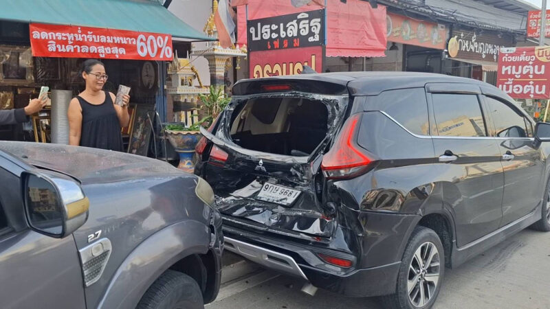 โชเฟอร์แท็กซี่ เกิดวูบตอนขับรถไปส่งผู้โดยสารชนท้ายรถจอดข้างทาง อ้างพึ่งเลิกใบกระท่อมมา 2 วัน