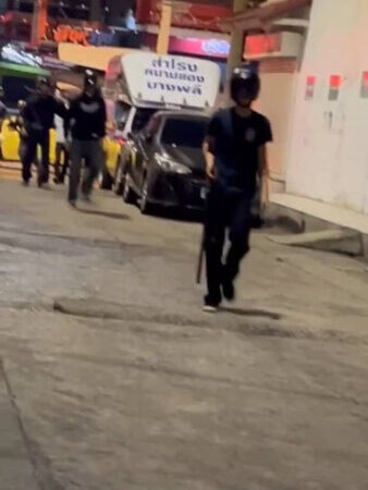 โจ๋นับสิบบุกลากมีดถามสาว “มึงถ่ายคลิปทำไม” หวั่นไม่ปลอดภัยเข้าแจ้งความ ก่อนถึงโรงพักน้องชายโดนต่อยร่วงมอไซค์