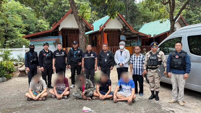 มุกดาหาร – ปกครอง สนธิกำลังรวบพระพร้อมฆราวาส มั่วสุมเสพยาคาวัด