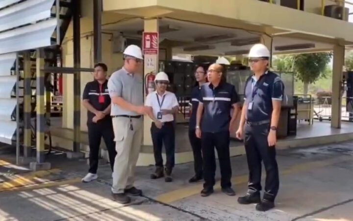 พลังงานจังหวัดสงขลา ย้ำคลังน้ำมันในพื้นที่ยังมีเพียงพอ ขอประชาชนอย่าตื่นตระหนกกักตุน หลังแห่เติมจากความกังวลสถานการณ์ตะวันออกกลาง