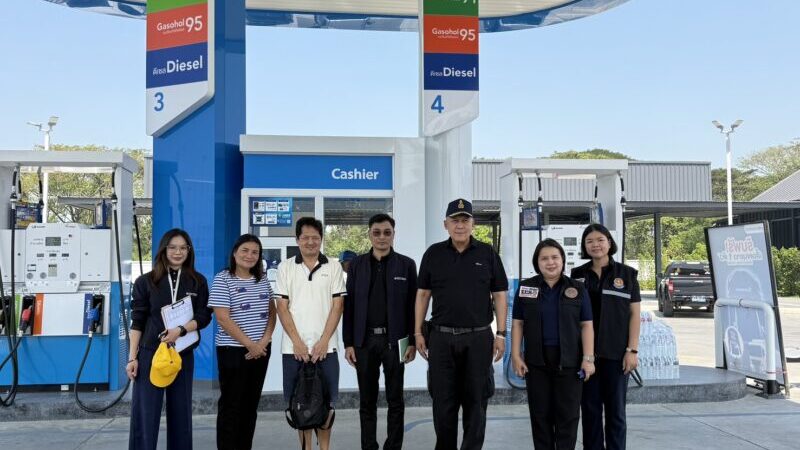 จังหวัดสิงห์บุรีลงพื้นที่ตรวจสอบสถานประกอบกิจการน้ำมันเชื้อเพลิง สร้างความมั่นใจประชาชน น้ำมันเพียงพอ ไม่ขาดแคลน