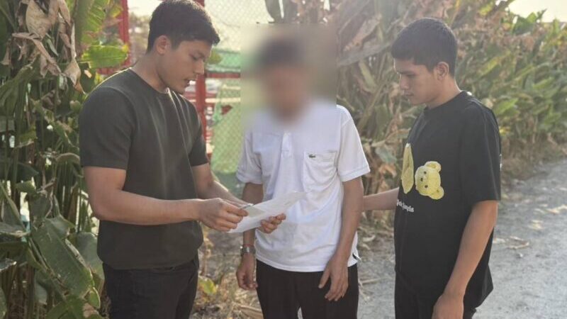 รวบคาสถานีรถไฟ! คอมมานโดจับหนุ่มวัย 56 เปิดบัญชีม้า อ้างเพื่อนหลอกไปใช้ขายกระเป๋า สุดท้ายทำเหยื่อสูญเงินกว่า 2 แสน