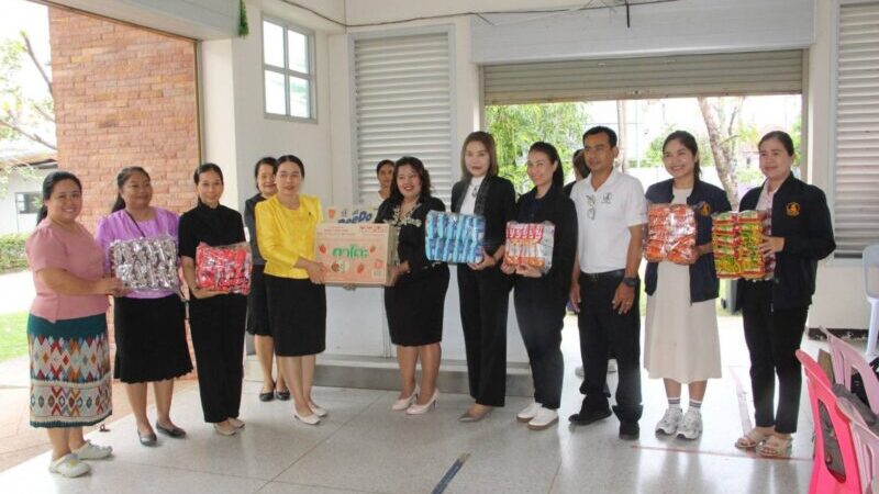 ผู้ว่าฯ ร้อยเอ็ด นำสื่อมวลชนเลี้ยงขนมน้องผู้พิการทางสายตา เนื่องในวันนักข่าว