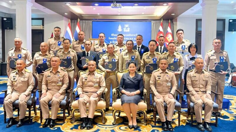 เชิดชูเกียรติผู้ทำคุณประโยชน์! ผู้ว่าฯชลบุรีเข้ารับมอบเครื่องหมาย “สหัทยานาวี” ประจำปี 2569