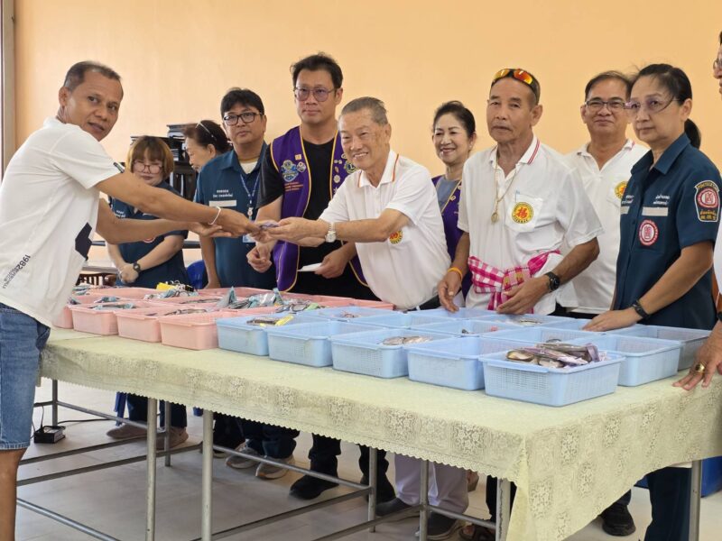 มูลนิธิป่อเต็กตึ๊ง ฝ่ายสาธารณภัย ร่วมกับ มูลนิธิกุศลศรัทธาสุราษฎร์ธานี จังหวัดสุราษฎร์ธานีออกหน่วยบริการประชาชนโดยไม่มีค่าใช้จ่าย