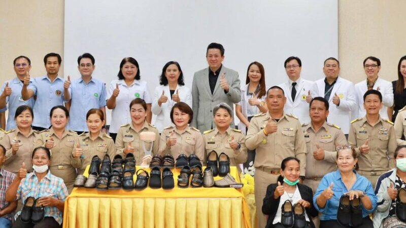 พิษณุโลก อบจ.พิษณุโลก ส่งมอบกายอุปกรณ์เสริมเฉพาะรายในโครงการสนับสนุนการเข้าถึงบริการกายอุปกรณ์ฟื้นฟูสมรรถภาพสำหรับผู้สงอายุและผู้พิการในพื้นที่บริการโรงพยาบาลมหาวิทยาลัยนเรศวร