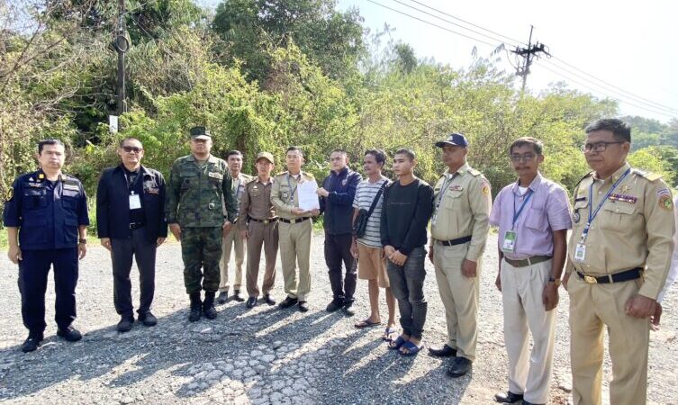 ตราด “ผลักดันชาวกัมพูชา 2 ราย ส่งผู้ป่วย 1 ราย กลับไปรักษาต่อที่ประเทศกัมพูชา จากโรงพยาบาลเกาะช้าง นำส่งชายแดนบ้านหาดเล็ก อ.คลองใหญ่ จ.ตราด