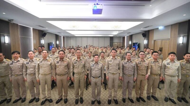 ปลัด มท อรรษิษฐ์ สัมพันธรัตน์ ติวเข้มรองผู้ว่าราชการจังหวัดใหม่ ชูคติ “ทำงานให้รองเท้าสึกก่อนกางเกงขาด” ย้ำบทบาทรองผู้ว่าฯ ต้องเป็น “ผู้ขับเคลื่อนและประสานพลังทุกภาคส่วน” เข้าถึงหัวใจประชาชน หนุนการทำงานผู้ว่าฯ ด้วยการบูรณาการงานบำบัดทุกข์ บำรุงสุข ทำให้คนไทยทุกคนอยู่ดีมีสุขอย่างยั่งยืน