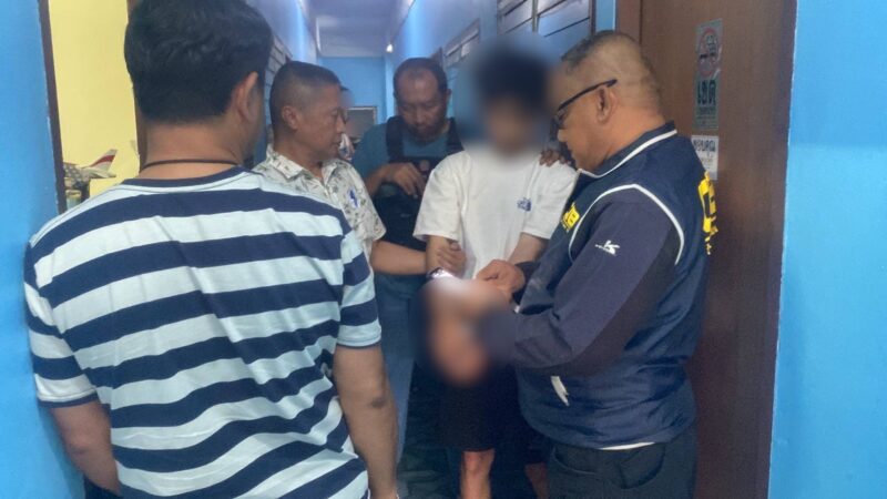 ตำรวจ CIB ผนึก 191 สะกดรอยข้ามจังหวัด รวบ “สมุนเบอร์หนึ่ง” แก๊งเทรดหุ้นเก๊ ตุ๋นเหยื่อ 18.8 ล้าน ส่งส่วยบอสจีน