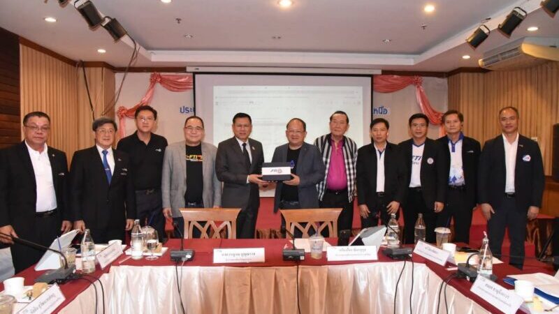 ผู้ว่าราชการจังหวัดมุกดาหารกล่าวต้อนรับคณะกรรมการสภา อุตสาหกรรมในการประชุมคณะกรรมการสภา อุตสาหกรรมภาคตะวันออกเฉียงเหนือ