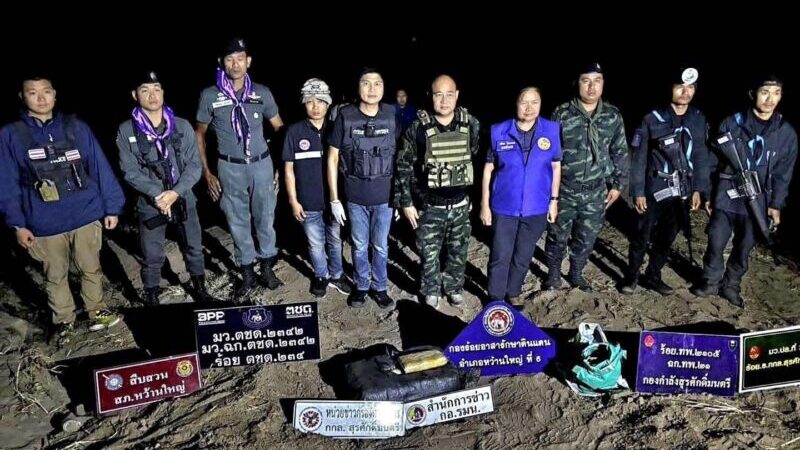 มุกดาหาร ตรวจยึดยาบ้า 6 แสนเม็ด พร้อมHappy Water ริมหาดมโนภิรมย์แม่น้ำโขง