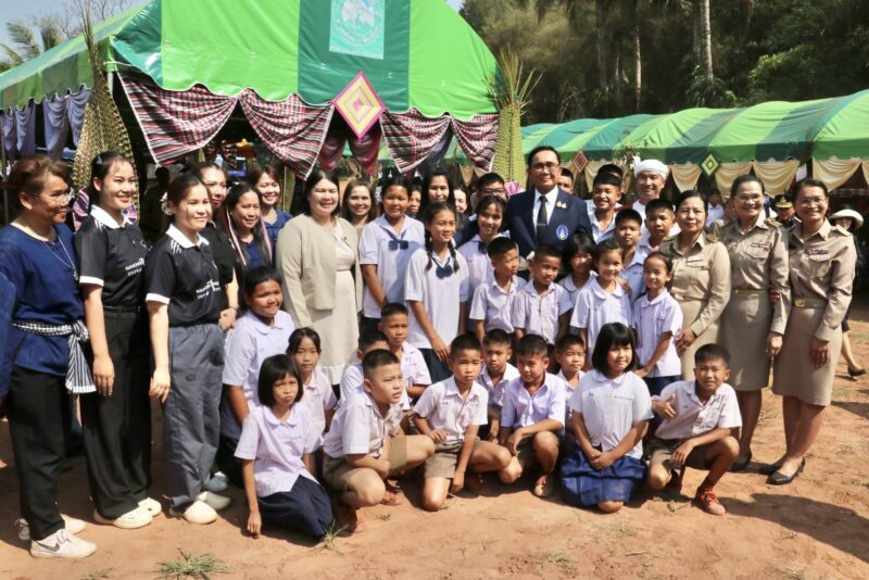 พิษณุโลก องคมนตรี “พล.อ.ประยุทธ์ จันทร์โอชา” ตรวจเยี่ยม รพ.สมเด็จพระยุพราชนครไทย เยี่ยมชมบ่อเกลือพันปี