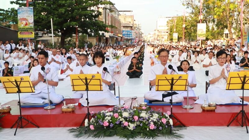 พุทธศาสนิกชนหาดใหญ่หลั่งไหลร่วมทำบุญตักบาตรพระ 1,109 รูป เนื่องในโอกาสครบรอบ 109 ปีเมือง เสริมสิริมงคลแก่บ้านเมือง พร้อมฟื้นฟูขวัญกำลังใจประชาชนหลังมหาอุทกภัย