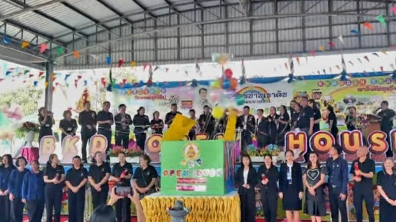 “สจ.กิ๊บ” เปิดกิจกรรมบ้านวิชาการโรงเรียนบ้านเขาดิน ชื่นชมผลงานนักเรียน เสริมสร้างการเรียนรู้และความคิดสร้างสรรค์