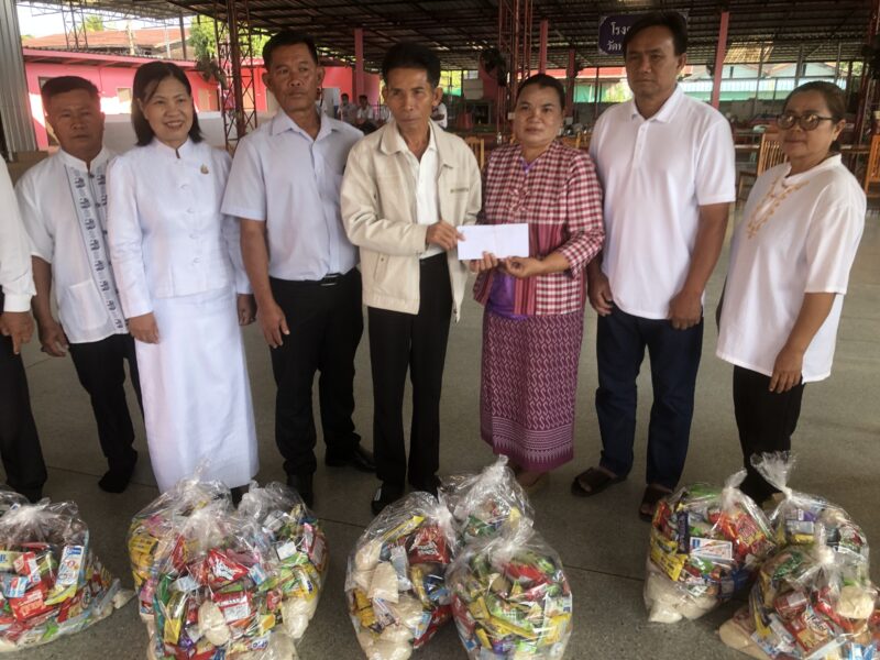 ชาวอำเภอศรีสมเด็จ ร่วมกันจัดกิจกรรมโครงการ “ ถนนสายบุญด้วยพลัง บวร.ครั้งที่ 56